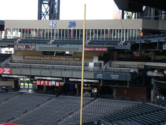 45-chase-field-rf-with-retired-numbers-thumb-550x412-2840011.jpg?w=550&h=412